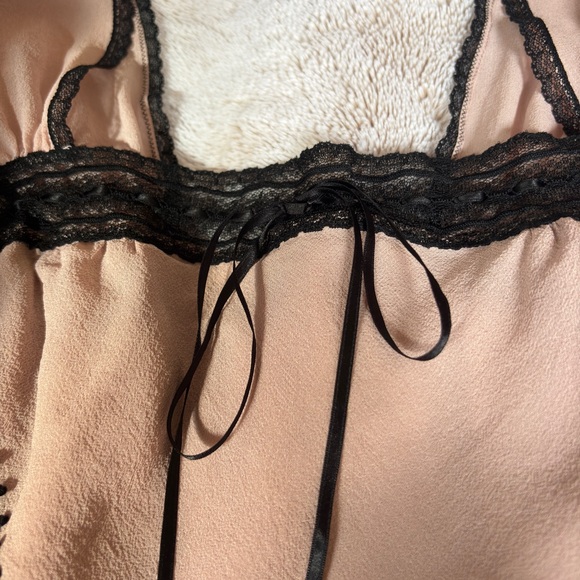 Elegant Silk Pink Top with Black Accents - Picture 6 of 6